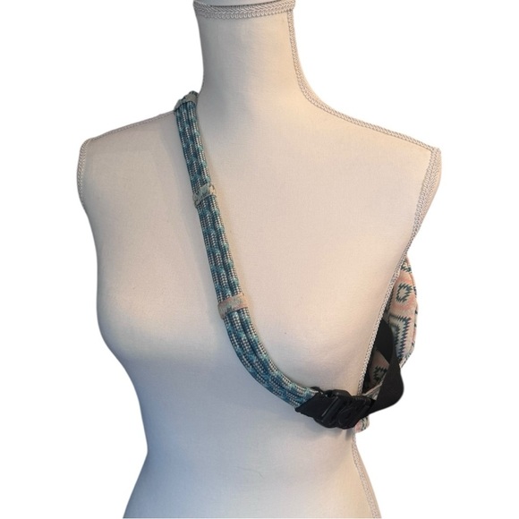 Kavu Crossbody Rope Sling Bag - Aztec Print - Picture 3 of 4